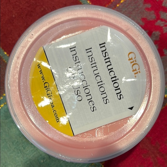 Gigi Crème Wax for Sensitive Skin - White and Yellow - Picture 2 of 4